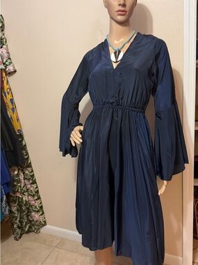 CYN by Cynthia Mehra Classic Navy V-Neck Long Bell Sleeve Dress and open back